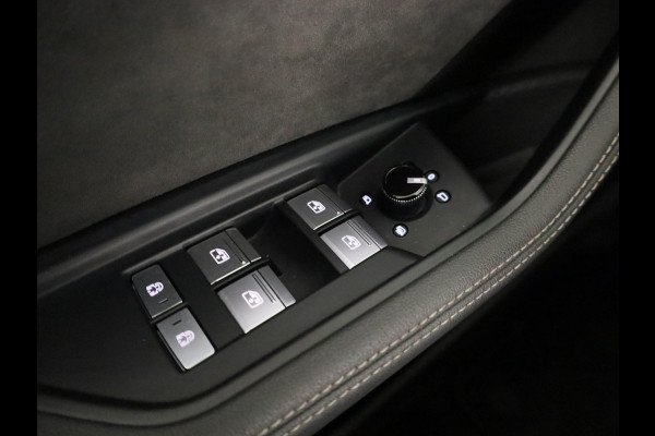 Audi e-tron Sportback 55 quattro S edition 95 kWh 408 pk | SOH 91,49% | Navigatie | Panoramadak | Parkeersensoren | Achteruitrijcamera | Elektr. voorstoelen | Lichtmetalen velgen 22" | Luchtvering | S-Line |