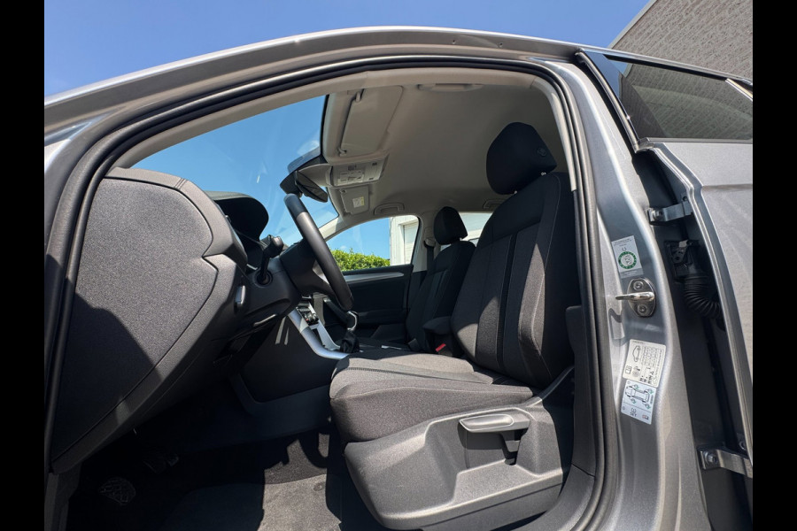 Volkswagen T-Roc 1.0 TSI Life LED / NAVIGATIE / DIGITAL COCKPIT / PARK ASSIST / STOELVERWARMING