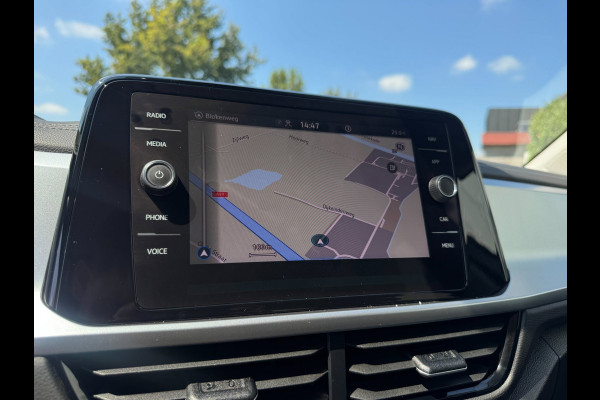 Volkswagen T-Roc 1.0 TSI Life LED / NAVIGATIE / DIGITAL COCKPIT / PARK ASSIST / STOELVERWARMING