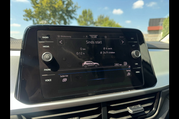 Volkswagen T-Roc 1.0 TSI Life LED / NAVIGATIE / DIGITAL COCKPIT / PARK ASSIST / STOELVERWARMING