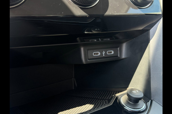 Volkswagen T-Roc 1.0 TSI Life LED / NAVIGATIE / DIGITAL COCKPIT / PARK ASSIST / STOELVERWARMING