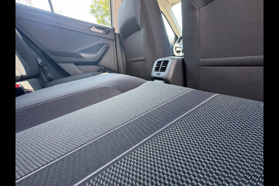 Volkswagen T-Roc 1.0 TSI Life LED / NAVIGATIE / DIGITAL COCKPIT / PARK ASSIST / STOELVERWARMING