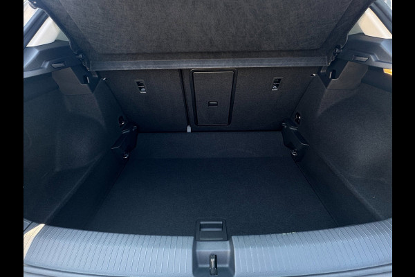 Volkswagen T-Roc 1.0 TSI Life LED / NAVIGATIE / DIGITAL COCKPIT / PARK ASSIST / STOELVERWARMING