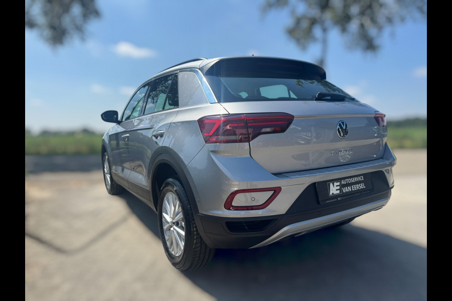 Volkswagen T-Roc 1.0 TSI Life LED / NAVIGATIE / DIGITAL COCKPIT / PARK ASSIST / STOELVERWARMING