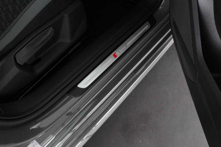 Audi A1 Sportback 30 TFSI S line > 116pk/Chronos Gray en zwart dak/17inch/stoelverwarming