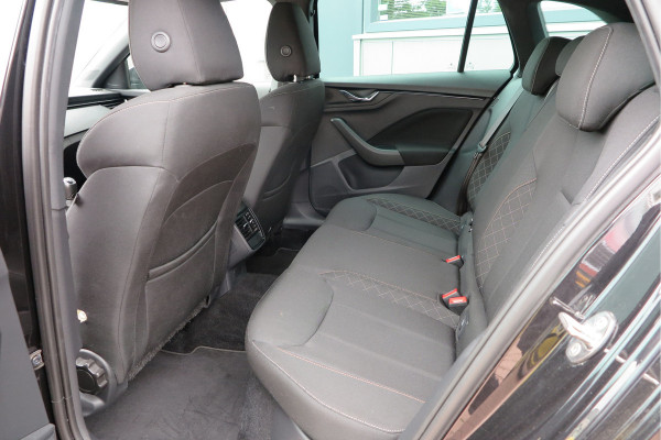 Škoda SCALA 1.0 TSI 110pk H6 Sport Business. Panoramadak , Led, Stoelverwarming, Achteruitrijcamera , PDC , Carplay , (navigatie via carplay) DAB+
