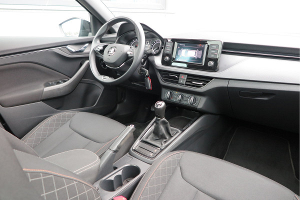 Škoda SCALA 1.0 TSI 110pk H6 Sport Business. Panoramadak , Led, Stoelverwarming, Achteruitrijcamera , PDC , Carplay , (navigatie via carplay) DAB+