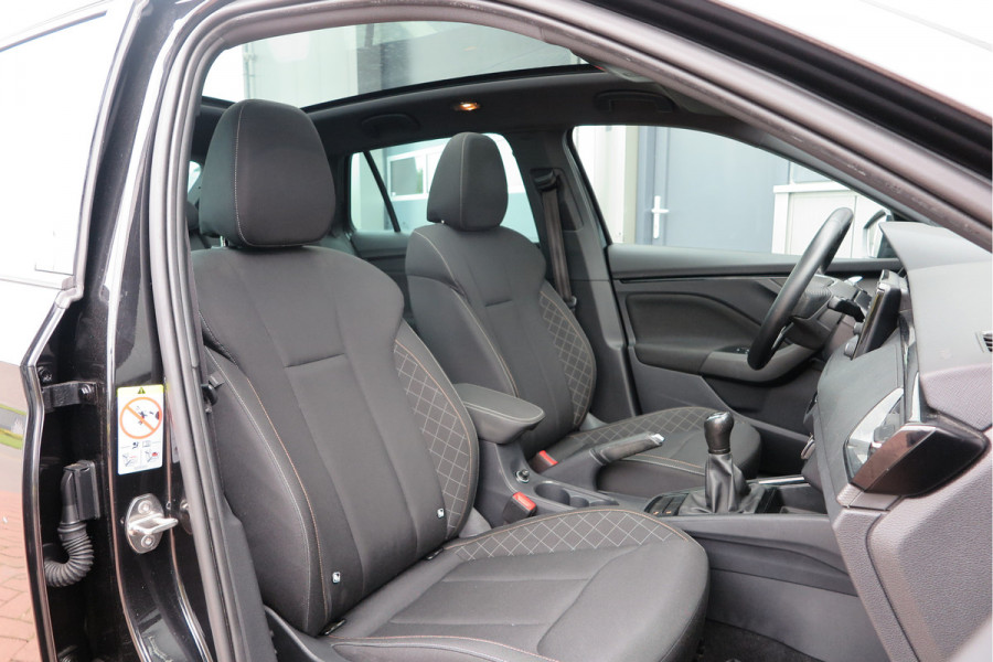Škoda SCALA 1.0 TSI 110pk H6 Sport Business. Panoramadak , Led, Stoelverwarming, Achteruitrijcamera , PDC , Carplay , (navigatie via carplay) DAB+
