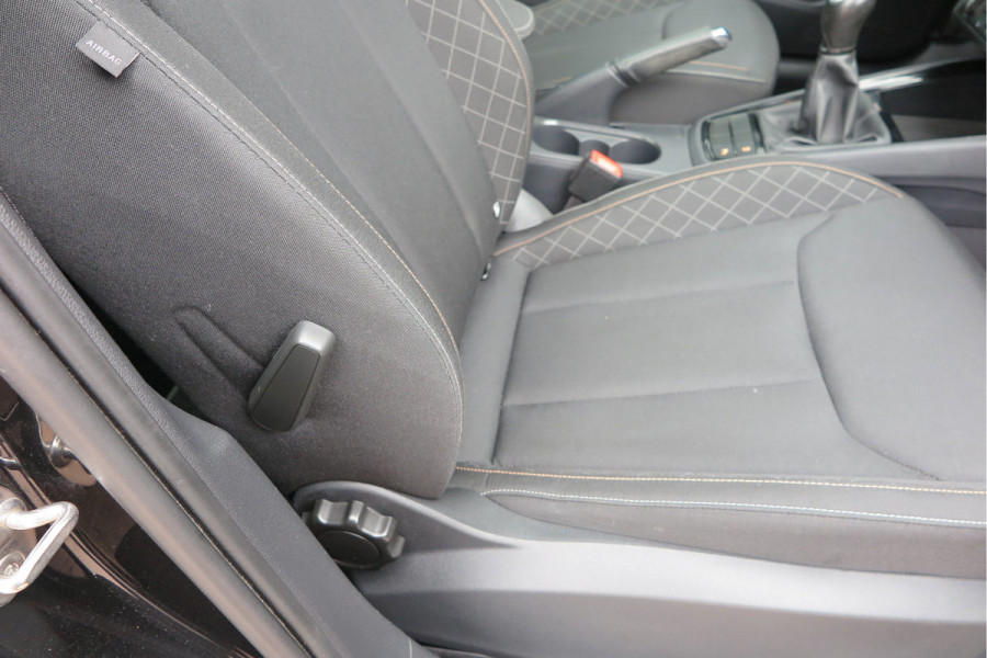 Škoda SCALA 1.0 TSI 110pk H6 Sport Business. Panoramadak , Led, Stoelverwarming, Achteruitrijcamera , PDC , Carplay , (navigatie via carplay) DAB+