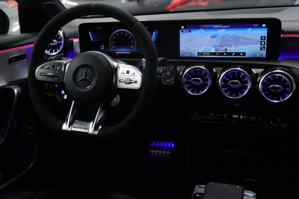 Mercedes-Benz CLA-Klasse AMG 35 4MATIC PANO/CARPLAY/BUR/SFEER/STOELVER/VOLL