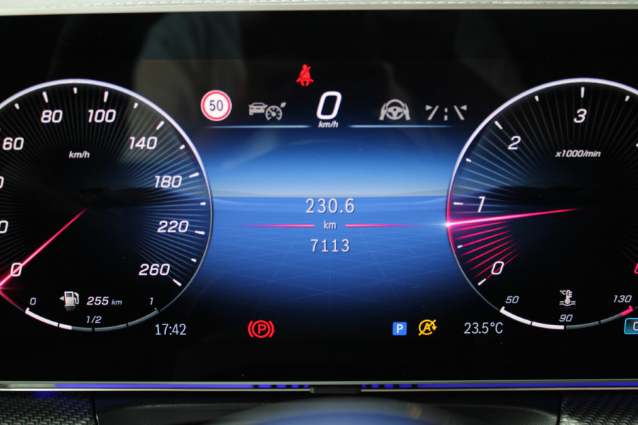 Mercedes-Benz V-Klasse 300d / DC / AMG / 4-Matic / Luchtvering / Panorama / 360 Cam / Burmester / Vol Opties / NIEUWSTAAT