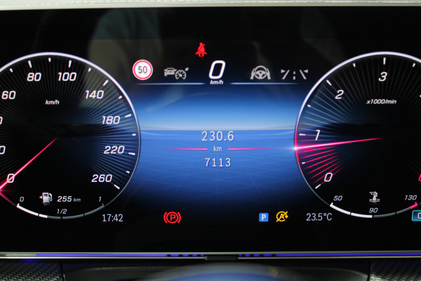 Mercedes-Benz V-Klasse 300d / DC / AMG / 4-Matic / Luchtvering / Panorama / 360 Cam / Burmester / Vol Opties / NIEUWSTAAT