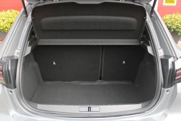Peugeot 208 1.2 Hybrid 145PK AUTOMAAT GT | CAMERA VOOR + ACHTER | NAVIGATIE | DRAADLOZE APPLE CARPLAY/ANDROID AUTO | FULL LED KOPLAMPEN | LICHTMETALEN VELGEN 17" | DODEHOEK DETECTIE | DRAADLOZE TELEFOONLADER | KEYLESS ENTRY/START | DAB+ RADIO | ADAPTIVE CRUISE CONTROL | CLIMATE CONTROL |