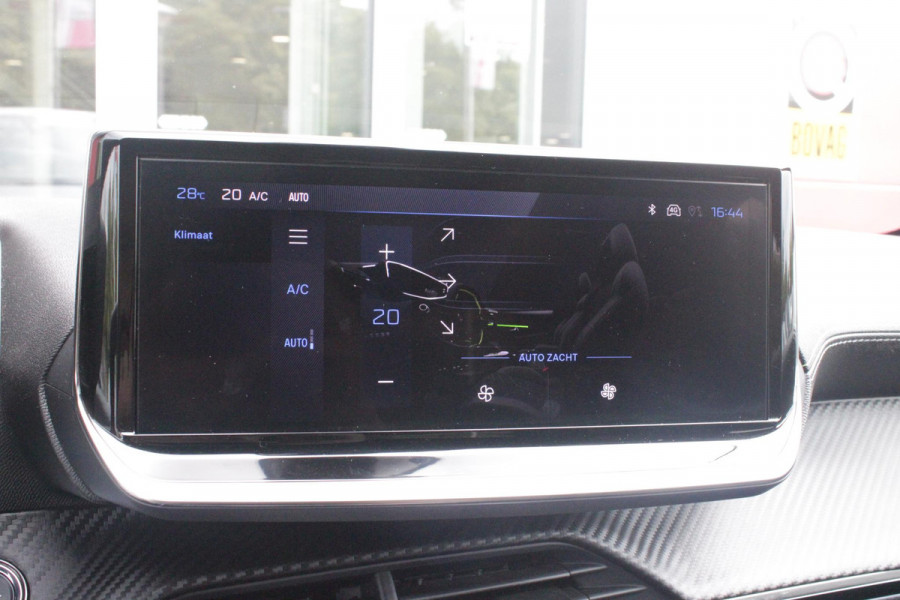 Peugeot 208 1.2 Hybrid 145PK AUTOMAAT GT | CAMERA VOOR + ACHTER | NAVIGATIE | DRAADLOZE APPLE CARPLAY/ANDROID AUTO | FULL LED KOPLAMPEN | LICHTMETALEN VELGEN 17" | DODEHOEK DETECTIE | DRAADLOZE TELEFOONLADER | KEYLESS ENTRY/START | DAB+ RADIO | ADAPTIVE CRUISE CONTROL | CLIMATE CONTROL |