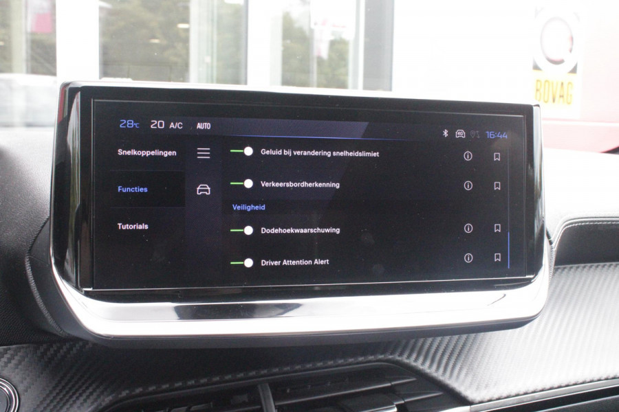 Peugeot 208 1.2 Hybrid 145PK AUTOMAAT GT | CAMERA VOOR + ACHTER | NAVIGATIE | DRAADLOZE APPLE CARPLAY/ANDROID AUTO | FULL LED KOPLAMPEN | LICHTMETALEN VELGEN 17" | DODEHOEK DETECTIE | DRAADLOZE TELEFOONLADER | KEYLESS ENTRY/START | DAB+ RADIO | ADAPTIVE CRUISE CONTROL | CLIMATE CONTROL |