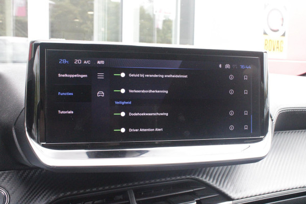 Peugeot 208 1.2 Hybrid 145PK AUTOMAAT GT | CAMERA VOOR + ACHTER | NAVIGATIE | DRAADLOZE APPLE CARPLAY/ANDROID AUTO | FULL LED KOPLAMPEN | LICHTMETALEN VELGEN 17" | DODEHOEK DETECTIE | DRAADLOZE TELEFOONLADER | KEYLESS ENTRY/START | DAB+ RADIO | ADAPTIVE CRUISE CONTROL | CLIMATE CONTROL |