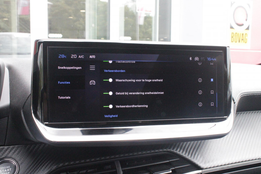 Peugeot 208 1.2 Hybrid 145PK AUTOMAAT GT | CAMERA VOOR + ACHTER | NAVIGATIE | DRAADLOZE APPLE CARPLAY/ANDROID AUTO | FULL LED KOPLAMPEN | LICHTMETALEN VELGEN 17" | DODEHOEK DETECTIE | DRAADLOZE TELEFOONLADER | KEYLESS ENTRY/START | DAB+ RADIO | ADAPTIVE CRUISE CONTROL | CLIMATE CONTROL |