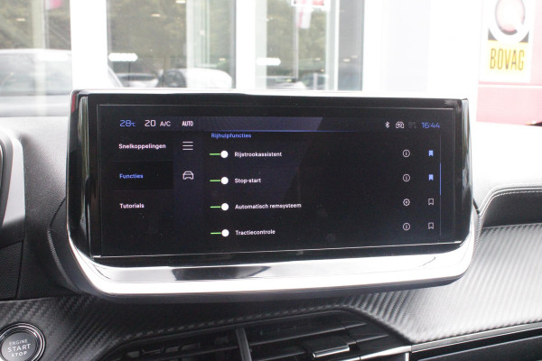 Peugeot 208 1.2 Hybrid 145PK AUTOMAAT GT | CAMERA VOOR + ACHTER | NAVIGATIE | DRAADLOZE APPLE CARPLAY/ANDROID AUTO | FULL LED KOPLAMPEN | LICHTMETALEN VELGEN 17" | DODEHOEK DETECTIE | DRAADLOZE TELEFOONLADER | KEYLESS ENTRY/START | DAB+ RADIO | ADAPTIVE CRUISE CONTROL | CLIMATE CONTROL |