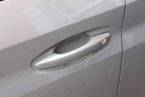 Peugeot 208 1.2 Hybrid 145PK AUTOMAAT GT | CAMERA VOOR + ACHTER | NAVIGATIE | DRAADLOZE APPLE CARPLAY/ANDROID AUTO | FULL LED KOPLAMPEN | LICHTMETALEN VELGEN 17" | DODEHOEK DETECTIE | DRAADLOZE TELEFOONLADER | KEYLESS ENTRY/START | DAB+ RADIO | ADAPTIVE CRUISE CONTROL | CLIMATE CONTROL |