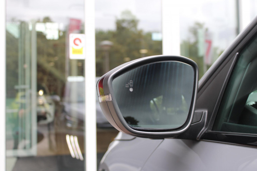 Peugeot 208 1.2 Hybrid 145PK AUTOMAAT GT | CAMERA VOOR + ACHTER | NAVIGATIE | DRAADLOZE APPLE CARPLAY/ANDROID AUTO | FULL LED KOPLAMPEN | LICHTMETALEN VELGEN 17" | DODEHOEK DETECTIE | DRAADLOZE TELEFOONLADER | KEYLESS ENTRY/START | DAB+ RADIO | ADAPTIVE CRUISE CONTROL | CLIMATE CONTROL |