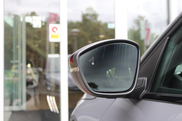 Peugeot 208 1.2 Hybrid 145PK AUTOMAAT GT | CAMERA VOOR + ACHTER | NAVIGATIE | DRAADLOZE APPLE CARPLAY/ANDROID AUTO | FULL LED KOPLAMPEN | LICHTMETALEN VELGEN 17" | DODEHOEK DETECTIE | DRAADLOZE TELEFOONLADER | KEYLESS ENTRY/START | DAB+ RADIO | ADAPTIVE CRUISE CONTROL | CLIMATE CONTROL |