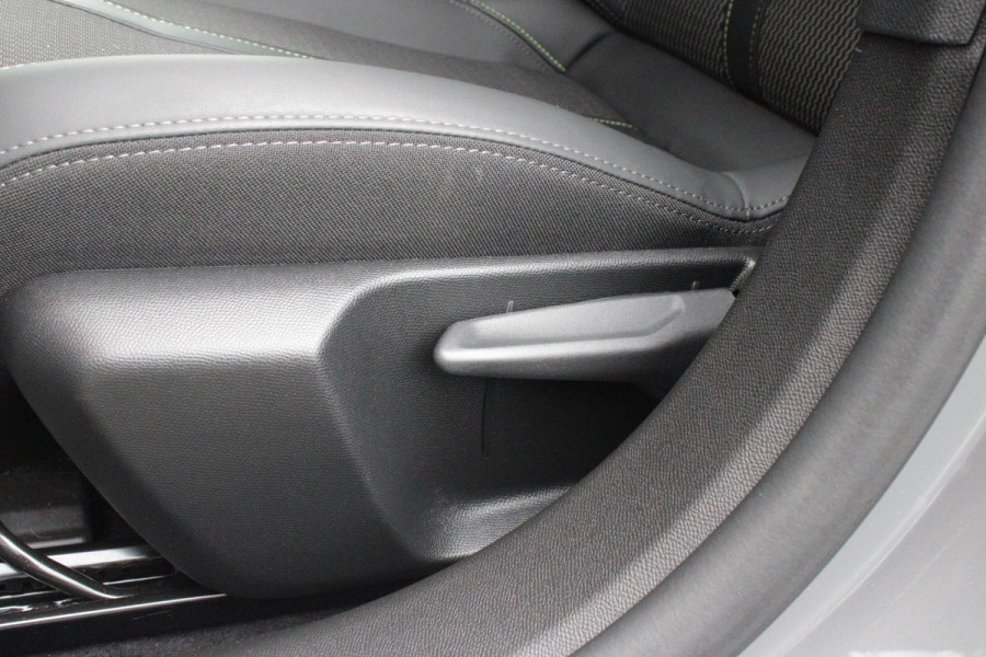 Peugeot 208 1.2 Hybrid 145PK AUTOMAAT GT | CAMERA VOOR + ACHTER | NAVIGATIE | DRAADLOZE APPLE CARPLAY/ANDROID AUTO | FULL LED KOPLAMPEN | LICHTMETALEN VELGEN 17" | DODEHOEK DETECTIE | DRAADLOZE TELEFOONLADER | KEYLESS ENTRY/START | DAB+ RADIO | ADAPTIVE CRUISE CONTROL | CLIMATE CONTROL |