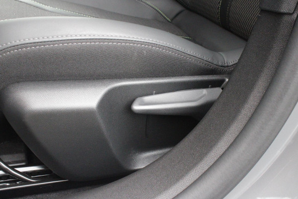 Peugeot 208 1.2 Hybrid 145PK AUTOMAAT GT | CAMERA VOOR + ACHTER | NAVIGATIE | DRAADLOZE APPLE CARPLAY/ANDROID AUTO | FULL LED KOPLAMPEN | LICHTMETALEN VELGEN 17" | DODEHOEK DETECTIE | DRAADLOZE TELEFOONLADER | KEYLESS ENTRY/START | DAB+ RADIO | ADAPTIVE CRUISE CONTROL | CLIMATE CONTROL |