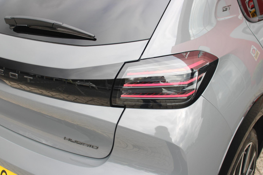 Peugeot 208 1.2 Hybrid 145PK AUTOMAAT GT | CAMERA VOOR + ACHTER | NAVIGATIE | DRAADLOZE APPLE CARPLAY/ANDROID AUTO | FULL LED KOPLAMPEN | LICHTMETALEN VELGEN 17" | DODEHOEK DETECTIE | DRAADLOZE TELEFOONLADER | KEYLESS ENTRY/START | DAB+ RADIO | ADAPTIVE CRUISE CONTROL | CLIMATE CONTROL |