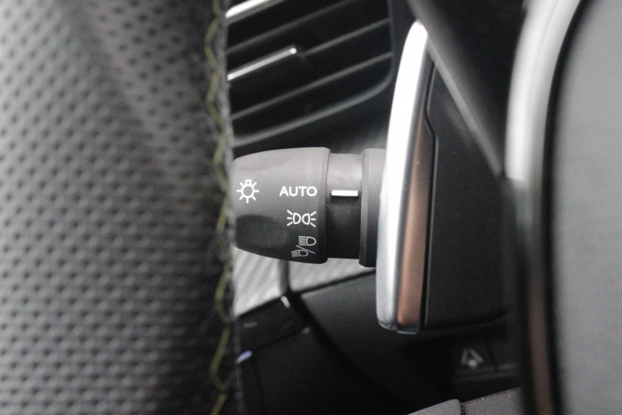 Peugeot 208 1.2 Hybrid 145PK AUTOMAAT GT | CAMERA VOOR + ACHTER | NAVIGATIE | DRAADLOZE APPLE CARPLAY/ANDROID AUTO | FULL LED KOPLAMPEN | LICHTMETALEN VELGEN 17" | DODEHOEK DETECTIE | DRAADLOZE TELEFOONLADER | KEYLESS ENTRY/START | DAB+ RADIO | ADAPTIVE CRUISE CONTROL | CLIMATE CONTROL |