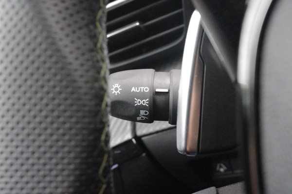 Peugeot 208 1.2 Hybrid 145PK AUTOMAAT GT | CAMERA VOOR + ACHTER | NAVIGATIE | DRAADLOZE APPLE CARPLAY/ANDROID AUTO | FULL LED KOPLAMPEN | LICHTMETALEN VELGEN 17" | DODEHOEK DETECTIE | DRAADLOZE TELEFOONLADER | KEYLESS ENTRY/START | DAB+ RADIO | ADAPTIVE CRUISE CONTROL | CLIMATE CONTROL |