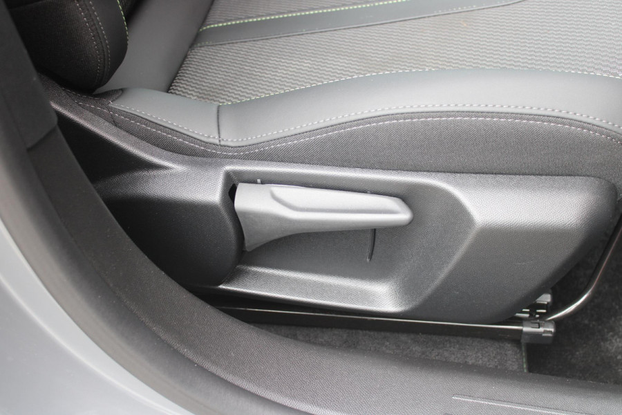 Peugeot 208 1.2 Hybrid 145PK AUTOMAAT GT | CAMERA VOOR + ACHTER | NAVIGATIE | DRAADLOZE APPLE CARPLAY/ANDROID AUTO | FULL LED KOPLAMPEN | LICHTMETALEN VELGEN 17" | DODEHOEK DETECTIE | DRAADLOZE TELEFOONLADER | KEYLESS ENTRY/START | DAB+ RADIO | ADAPTIVE CRUISE CONTROL | CLIMATE CONTROL |