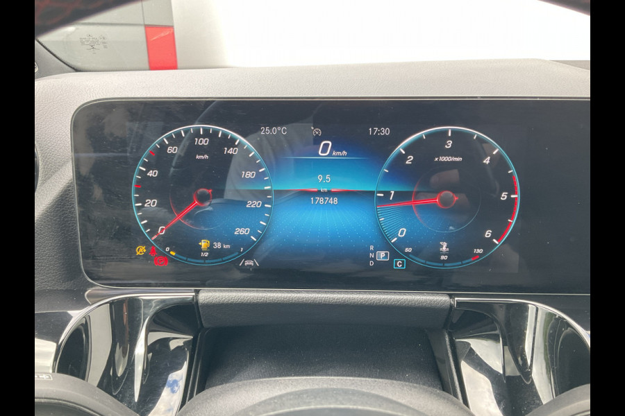 Mercedes-Benz GLA 200 D Solution AMG Memory Pano.dak Stoelverw. Business Orig.NL Dealer-Onderhouden!