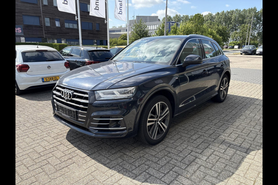 Audi Q5 55 TFSI e quattro S line | Panoramadak | Trekhaak wegklapbaar | Matrix LED | 360 graden camera | Geheugenstoel | Luchtvering | Head up Display | Stoelverwarming | Virtual cockpit | Adaptive cruise control | Massagestoel