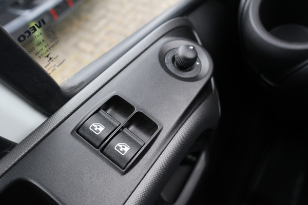 Iveco Daily 40C16 3.0 Hi-matic Bakwagen met Laadklep 1000kg