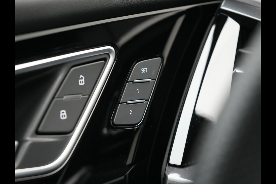 Audi Q4 e-tron 50 Quattro Edition One 2x S Line 77 kWh 300pk Dealer O.H. | Panodak | Head Up | Adaptive Cruise | Matrix LED | Camera | Lederen Sportstoelen Memory & Verwarmd | Keyless | Apple Carplay | Blis | DAB | 21"L.M |