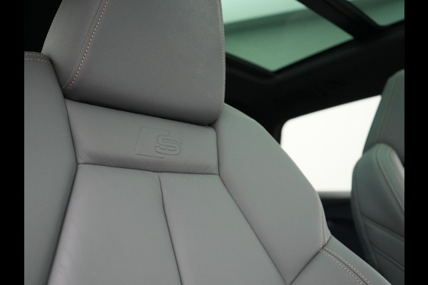 Audi Q4 e-tron 50 Quattro Edition One 2x S Line 77 kWh 300pk Dealer O.H. | Panodak | Head Up | Adaptive Cruise | Matrix LED | Camera | Lederen Sportstoelen Memory & Verwarmd | Keyless | Apple Carplay | Blis | DAB | 21"L.M |