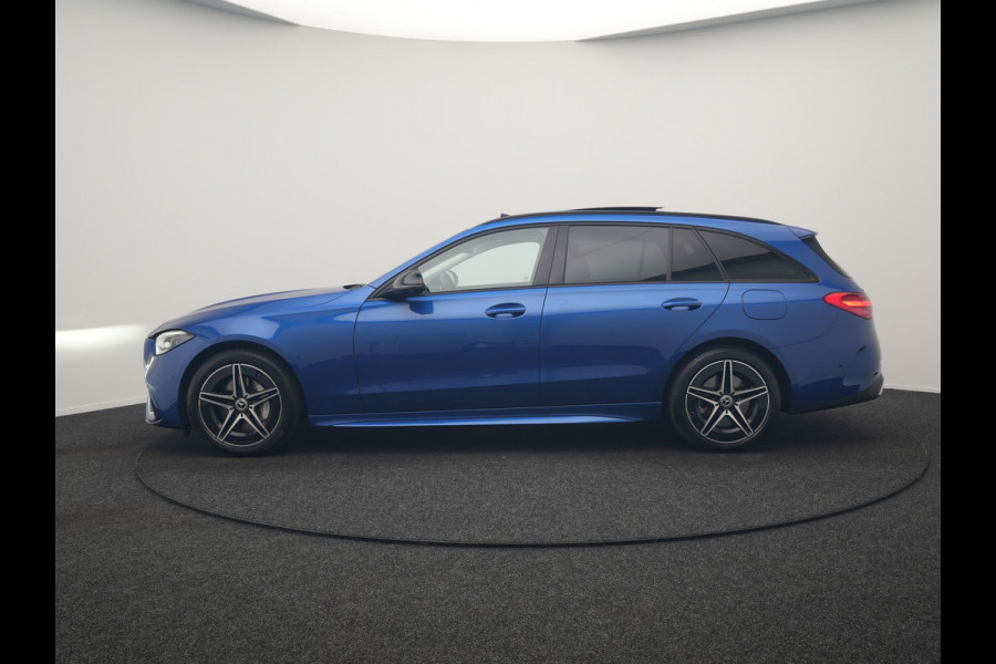 Mercedes-Benz C-Klasse Estate 300 e 4MATIC AMG Line PHEV 313pk Dealer O.H. | Trekhaak Af Fabriek | Panodak | 360 Camera | Head Up | Adaptive Cruise | Digital Light | Alcantara Sportstoelen Memory & Verwarmd | Sfeerverlichting | Apple Carplay | Blis | DAB | Plug In Hybrid |