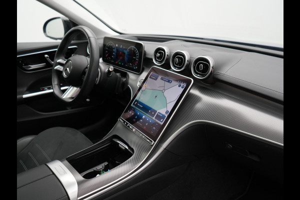 Mercedes-Benz C-Klasse Estate 300 e 4MATIC AMG Line PHEV 313pk Dealer O.H. | Trekhaak Af Fabriek | Panodak | 360 Camera | Head Up | Adaptive Cruise | Digital Light | Alcantara Sportstoelen Memory & Verwarmd | Sfeerverlichting | Apple Carplay | Blis | DAB | Plug In Hybrid |