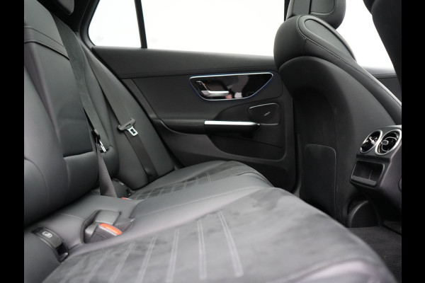 Mercedes-Benz C-Klasse Estate 300 e 4MATIC AMG Line PHEV 313pk Dealer O.H. | Trekhaak Af Fabriek | Panodak | 360 Camera | Head Up | Adaptive Cruise | Digital Light | Alcantara Sportstoelen Memory & Verwarmd | Sfeerverlichting | Apple Carplay | Blis | DAB | Plug In Hybrid |
