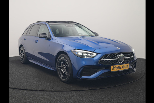 Mercedes-Benz C-Klasse Estate 300 e 4MATIC AMG Line PHEV 313pk Dealer O.H. | Trekhaak Af Fabriek | Panodak | 360 Camera | Head Up | Adaptive Cruise | Digital Light | Alcantara Sportstoelen Memory & Verwarmd | Sfeerverlichting | Apple Carplay | Blis | DAB | Plug In Hybrid |