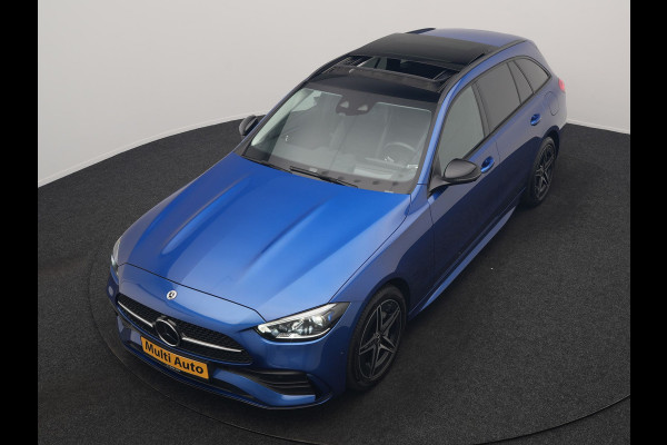 Mercedes-Benz C-Klasse Estate 300 e 4MATIC AMG Line PHEV 313pk Dealer O.H. | Trekhaak Af Fabriek | Panodak | 360 Camera | Head Up | Adaptive Cruise | Digital Light | Alcantara Sportstoelen Memory & Verwarmd | Sfeerverlichting | Apple Carplay | Blis | DAB | Plug In Hybrid |