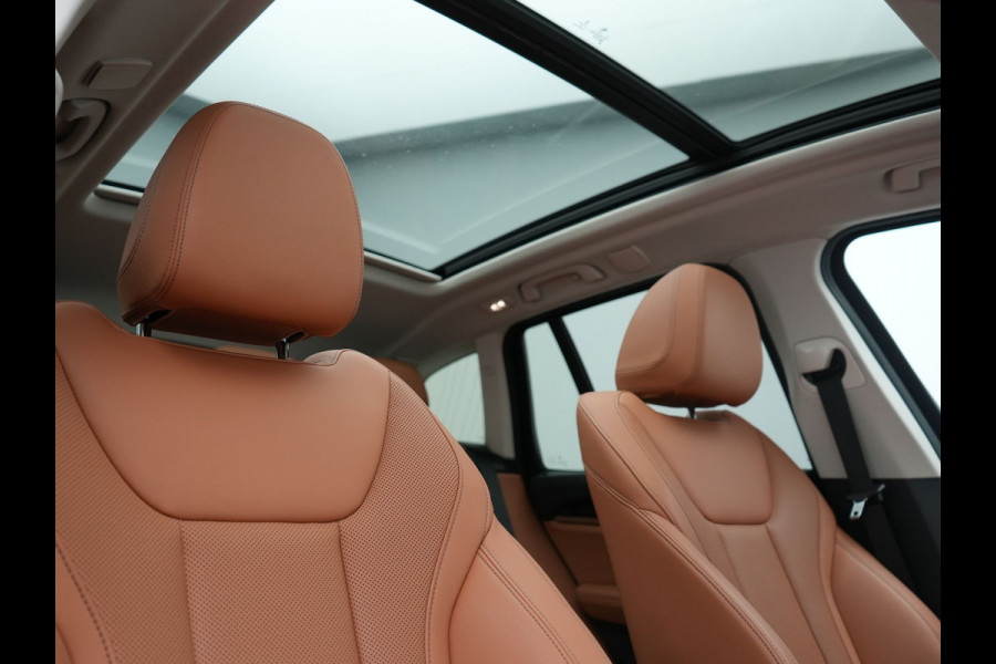 BMW X3 xDrive30e High Executive FACELIFT PHEV 293pk Dealer O.H. | Panodak | Camera | Lederen Sportstoelen Verwarmd | Apple Carplay | Park Assist | Navigatie | DAB | Cruise Control | 19"L.M | Plug In Hybrid |