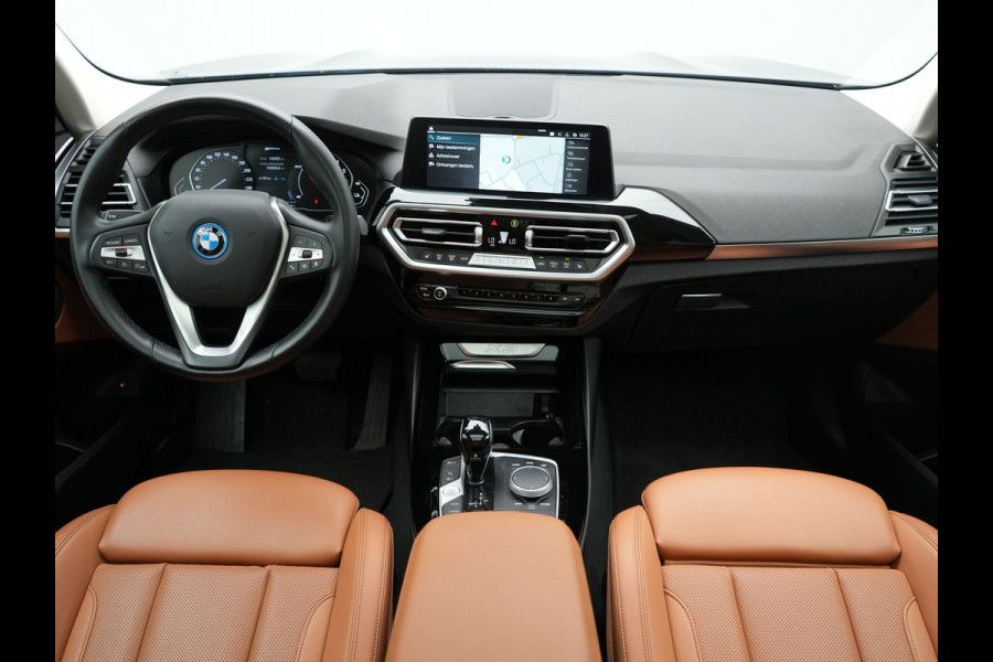 BMW X3 xDrive30e High Executive FACELIFT PHEV 293pk Dealer O.H. | Panodak | Camera | Lederen Sportstoelen Verwarmd | Apple Carplay | Park Assist | Navigatie | DAB | Cruise Control | 19"L.M | Plug In Hybrid |