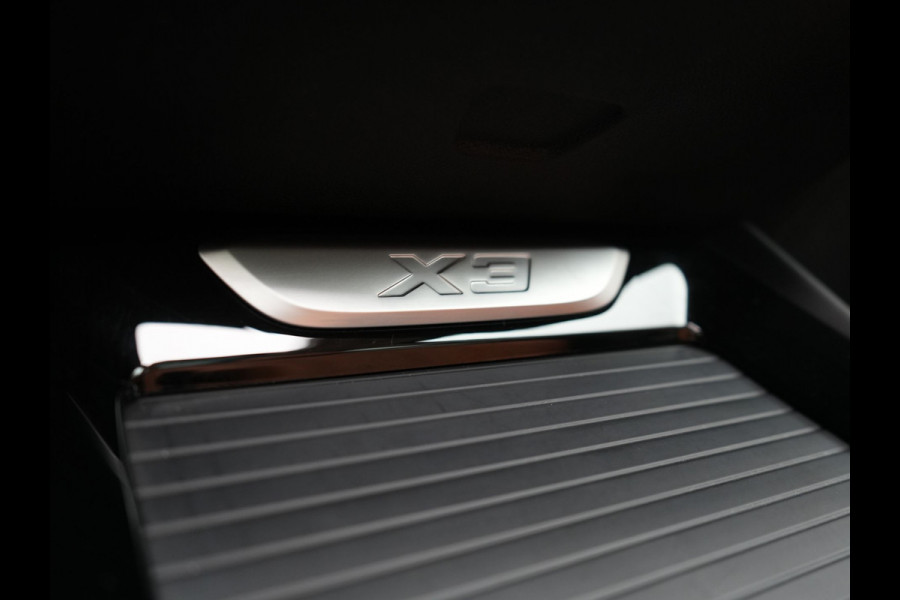 BMW X3 xDrive30e High Executive FACELIFT PHEV 293pk Dealer O.H. | Panodak | Camera | Lederen Sportstoelen Verwarmd | Apple Carplay | Park Assist | Navigatie | DAB | Cruise Control | 19"L.M | Plug In Hybrid |