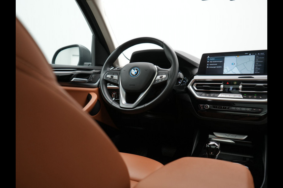 BMW X3 xDrive30e High Executive FACELIFT PHEV 293pk Dealer O.H. | Panodak | Camera | Lederen Sportstoelen Verwarmd | Apple Carplay | Park Assist | Navigatie | DAB | Cruise Control | 19"L.M | Plug In Hybrid |