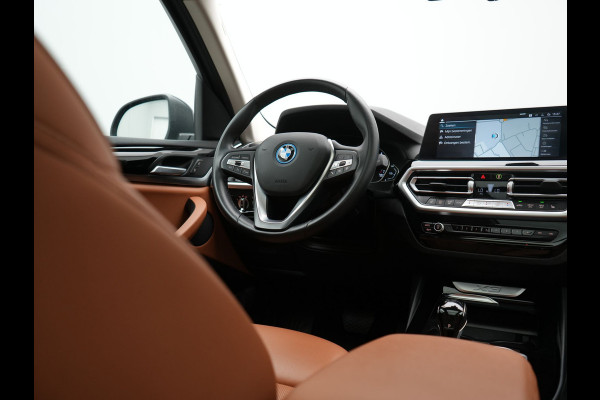 BMW X3 xDrive30e High Executive FACELIFT PHEV 293pk Dealer O.H. | Panodak | Camera | Lederen Sportstoelen Verwarmd | Apple Carplay | Park Assist | Navigatie | DAB | Cruise Control | 19"L.M | Plug In Hybrid |