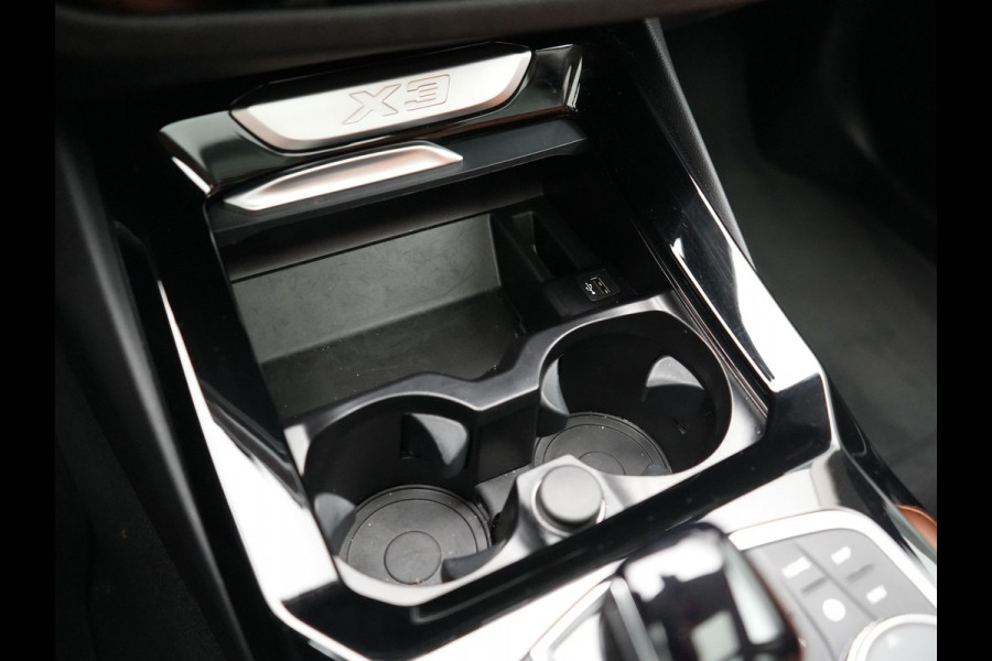 BMW X3 xDrive30e High Executive FACELIFT PHEV 293pk Dealer O.H. | Panodak | Camera | Lederen Sportstoelen Verwarmd | Apple Carplay | Park Assist | Navigatie | DAB | Cruise Control | 19"L.M | Plug In Hybrid |