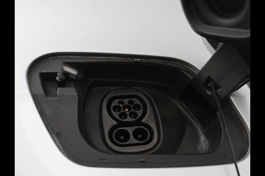 CUPRA Born Business 62 kWh | SOH 91.0% | Panoramadak | Adaptive cruise | Camera | Park assist | Stuur/stoel verwarming | Sfeerverlichting | Full LED |