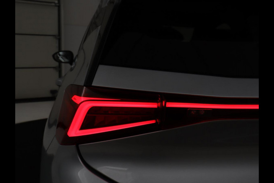 CUPRA Born Business 62 kWh | SOH 91.0% | Panoramadak | Adaptive cruise | Camera | Park assist | Stuur/stoel verwarming | Sfeerverlichting | Full LED |