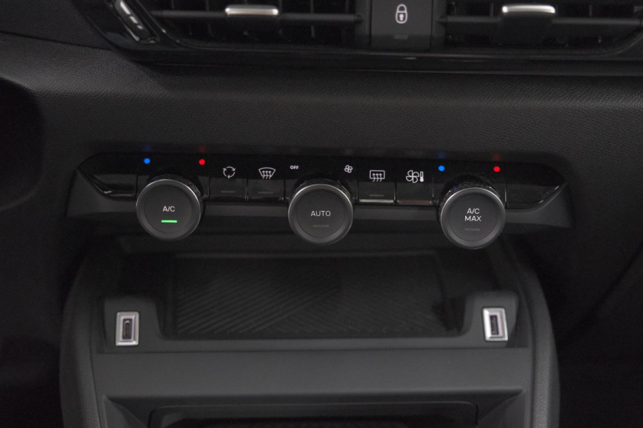 Citroën Ë-C4 X You 50 kWh | SOH 97,1% | 3 FASE Laadfunctie | Camera | Apple Carplay